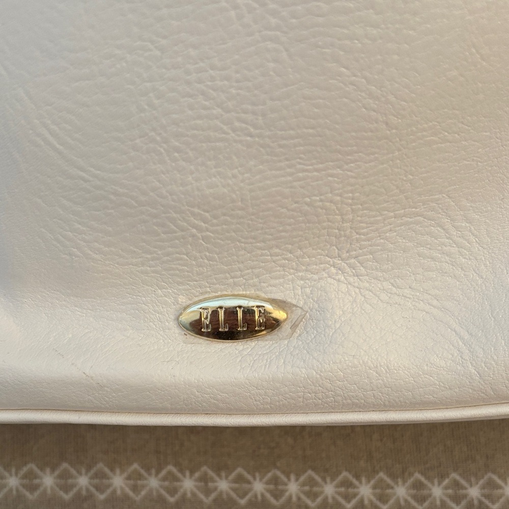 Elle White Quilted Shoulder Bag - Picture 3 of 6